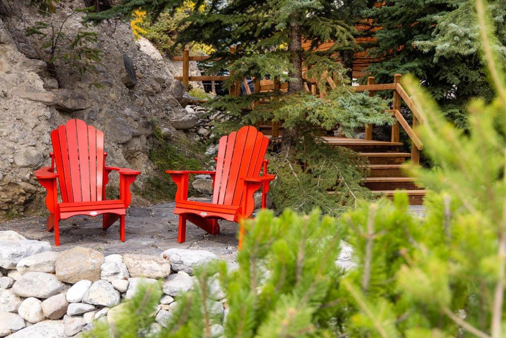 A Bear And Bison Country Inn Canmore Exterior foto