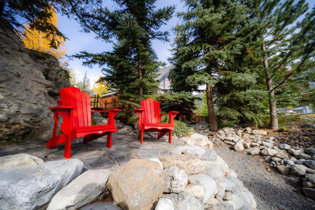 A Bear And Bison Country Inn Canmore Exterior foto