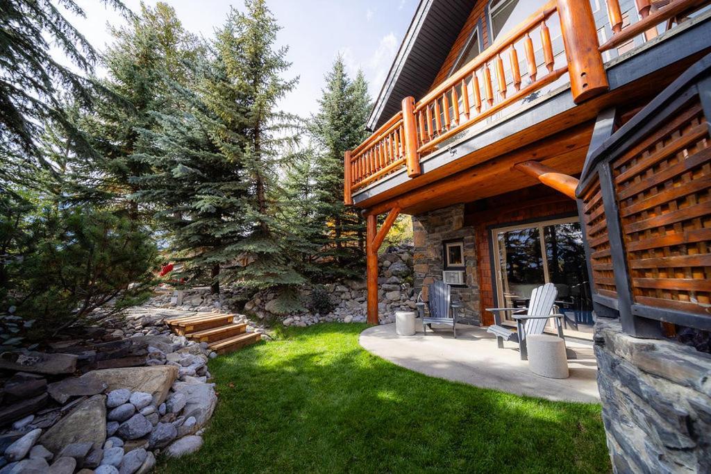 A Bear And Bison Country Inn Canmore Exterior foto