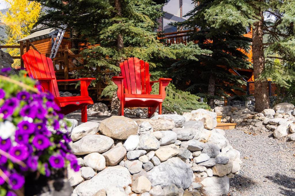 A Bear And Bison Country Inn Canmore Exterior foto