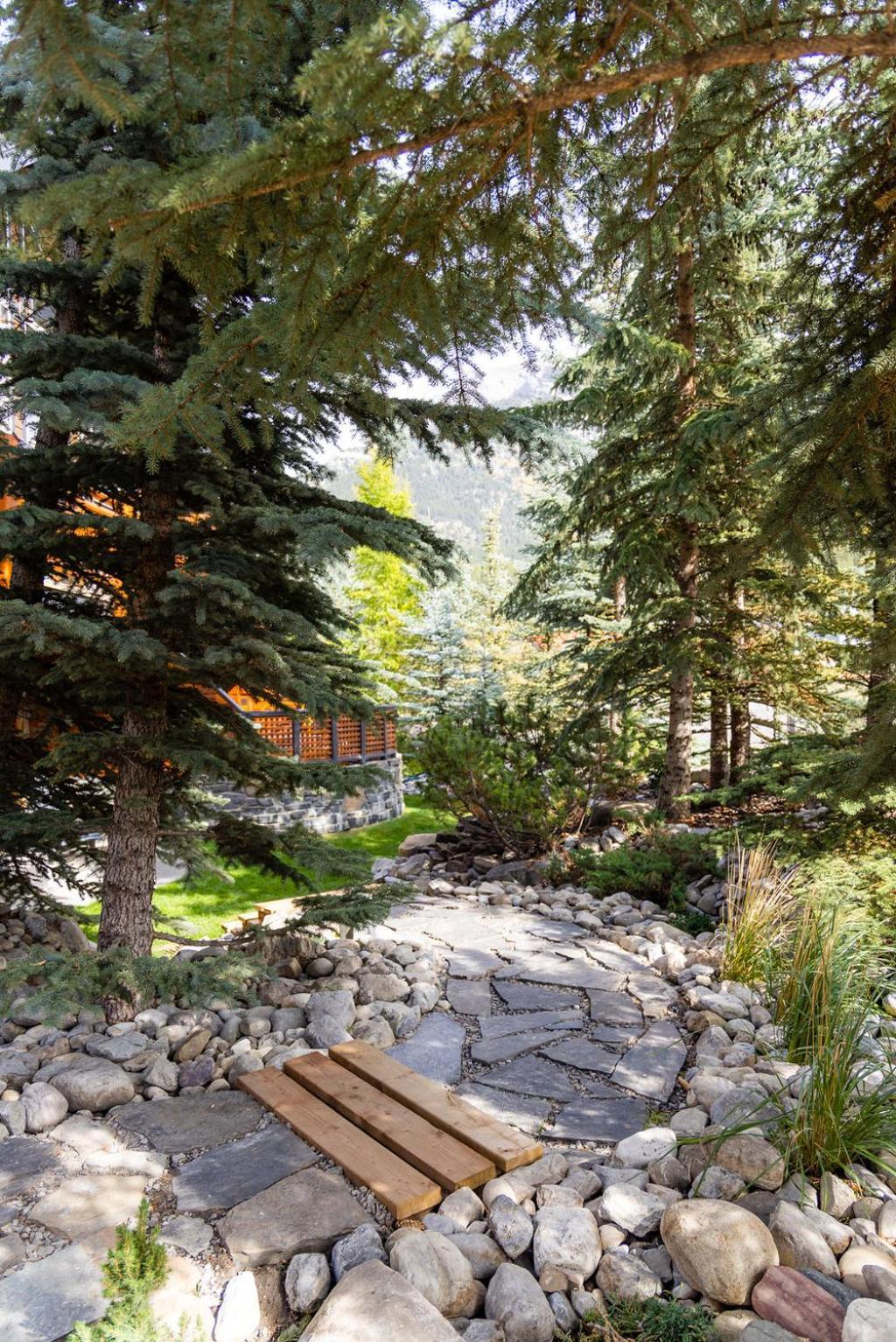 A Bear And Bison Country Inn Canmore Exterior foto