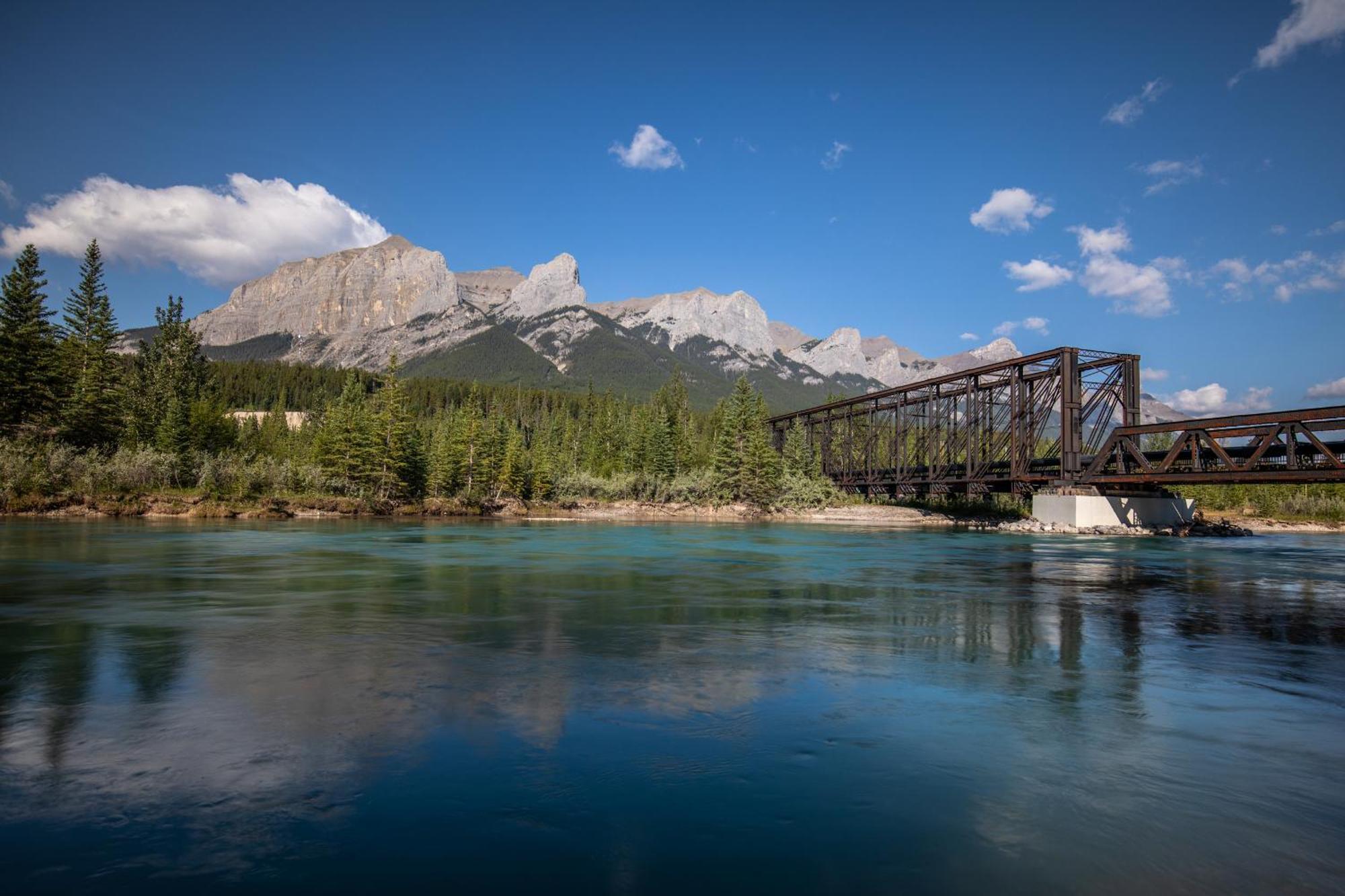 A Bear And Bison Country Inn Canmore Exterior foto