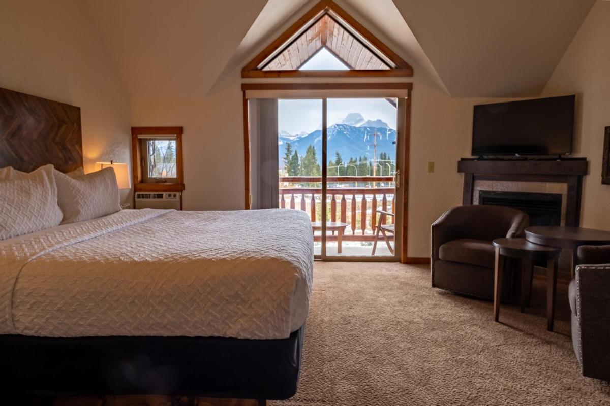 A Bear And Bison Country Inn Canmore Exterior foto