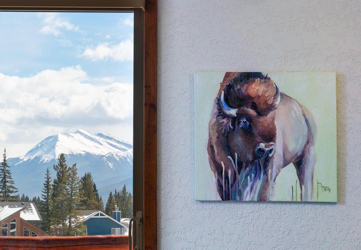 A Bear And Bison Country Inn Canmore Exterior foto